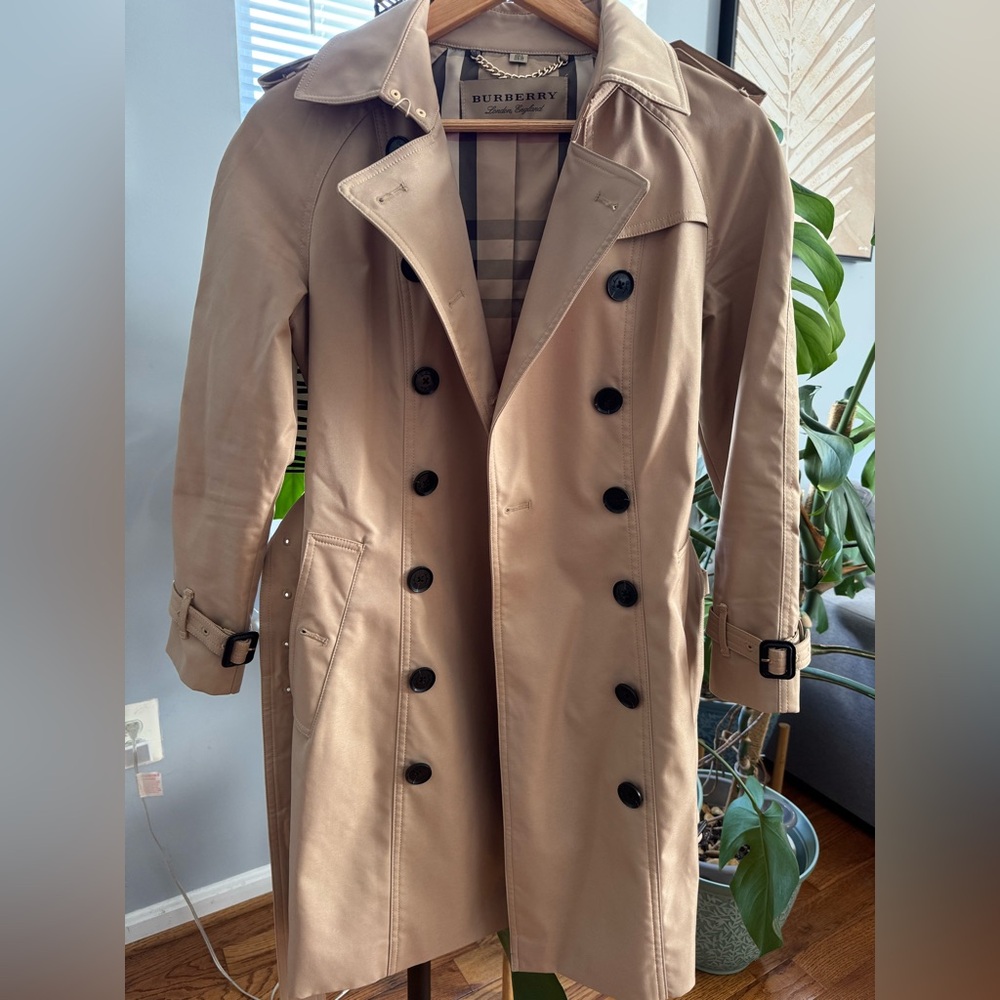 Burberry Women's Classic Trench Coat